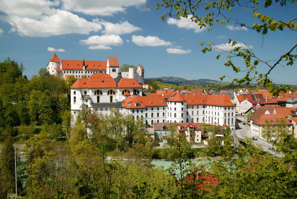 Das ehem. Benediktinerkloster St. Mang in Füssen, Sterbeort des berühmten Barockbaumeisters und Freskanten Johann Jakob Herkomer, ist zugleich auch eines von dessen Hauptwerken (Foto: Erwin Reiter, Haslach)