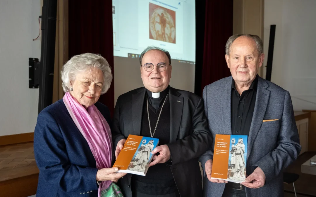 Martha Schads Buch „Leuchtspuren am Himmel von St. Peter“ in Augsburg präsentiert