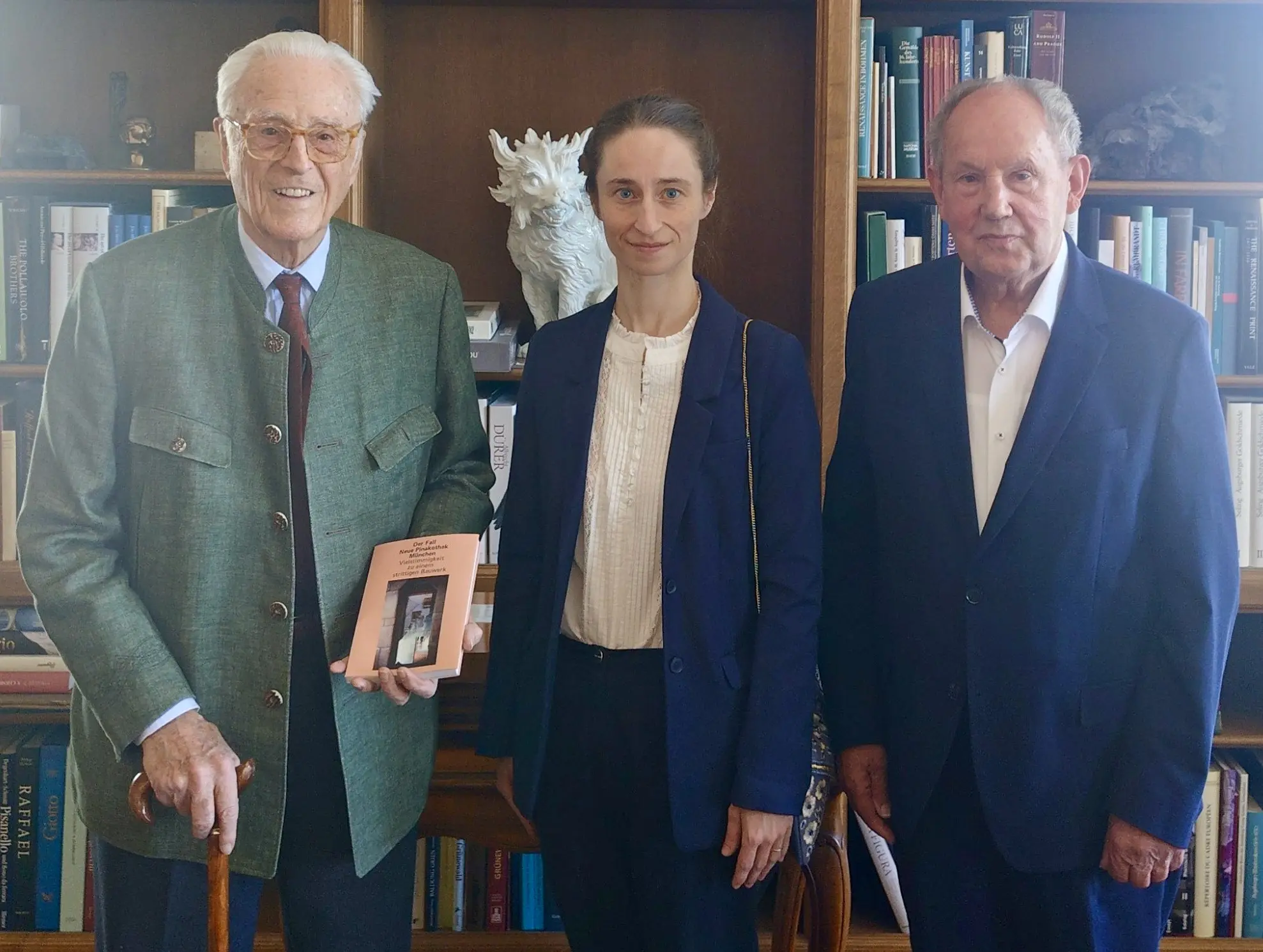 Von links: S.K.H. Herzog Franz von Bayern, Korinna Weber, Josef Fink (Foto: Verwaltung des Herzogs von Bayern, Schloss Nymphenburg, München)