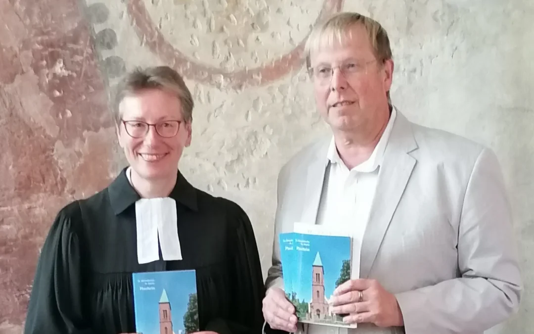 Kirchenführer über die Ev. Altstadtkirche St. Martin in Pforzheim präsentiert