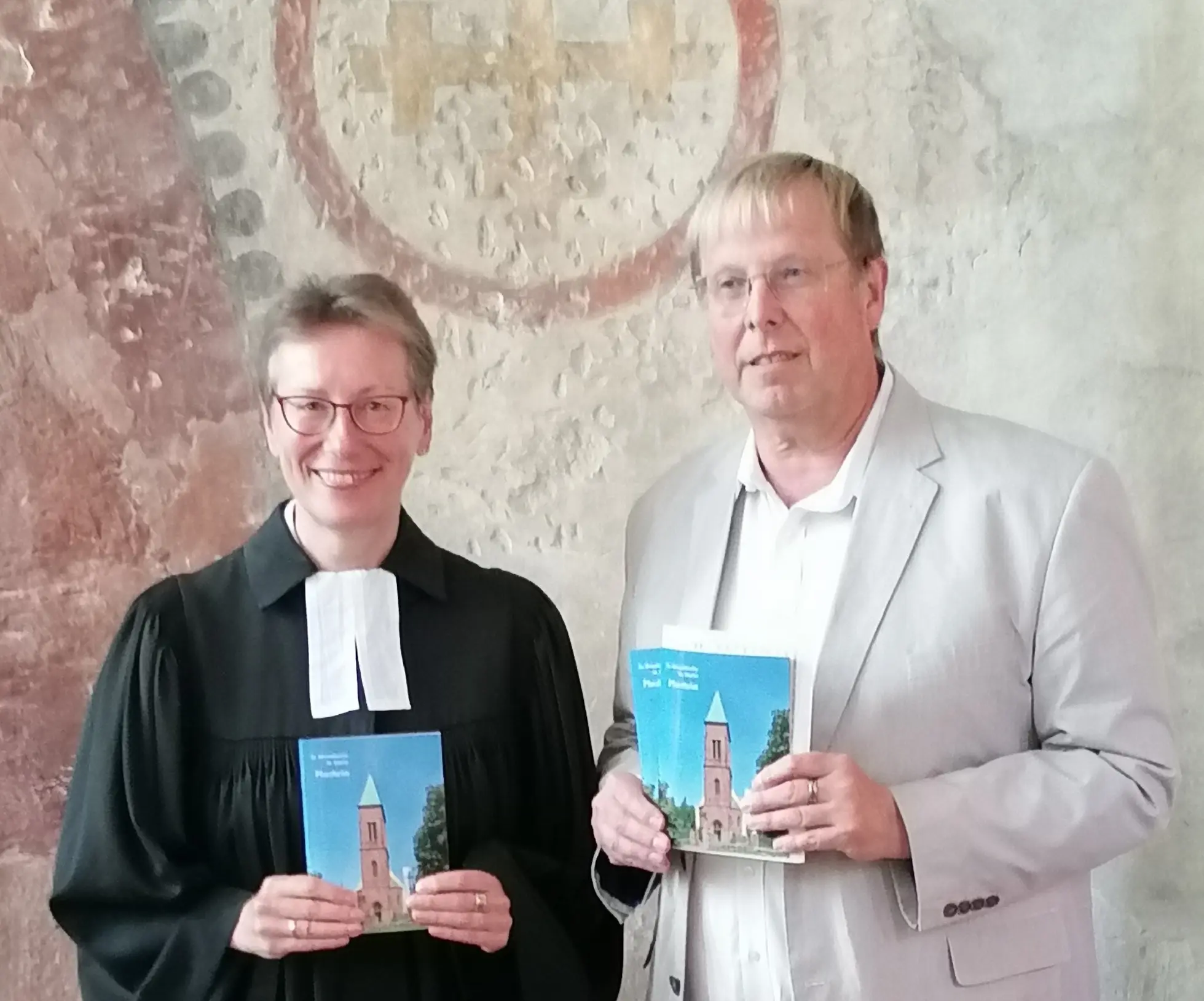 Kirchenführer über die Ev. Altstadtkirche St. Martin in Pforzheim präsentiert